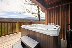House | 1 bedroom, Internet - Great View Location Studio Log Cabin Hot Tub (Gatlinburg)