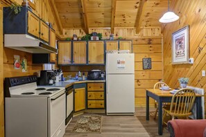 Suite - Location Cute Studio Log Cabin Hot Tub Fireplace (Pigeon Forge)