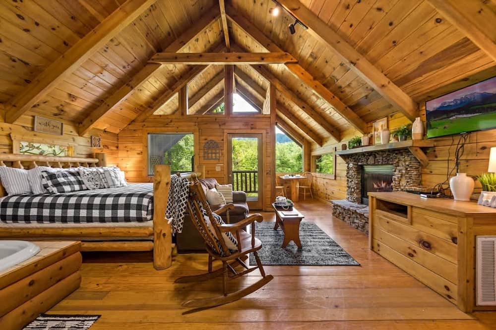 Private Studio Log Cabin Hot Tub Fireplace Relax