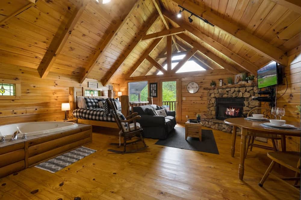 Private Studio Log Cabin Hot Tub Fireplace Chill