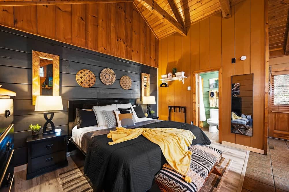 Location-quiet-hottub-fireplace