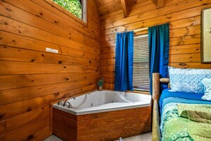 1 bedroom, Internet - View Location 2 Fireplaces Hot Tub Honeymoon (Sevierville)