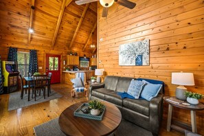 Suite | 1 bedroom, Internet - View Location 2 Fireplaces Hot Tub Honeymoon (Sevierville)
