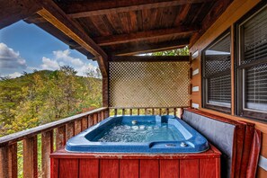 Suite - Hot Tub Pool Table Fireplace Views Relax (Sevierville)