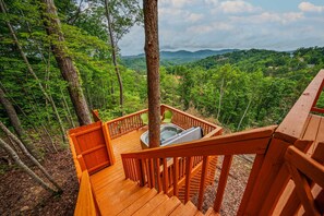 1 bedroom, Internet - Hot Tub Cute Studio Cabin Views Private Relax (Sevierville)