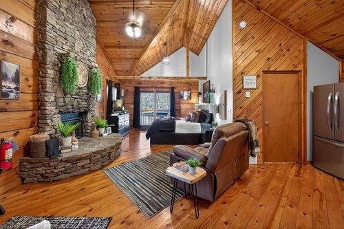 Hot Tub Location Cozy Studio Log Cabin Fireplace