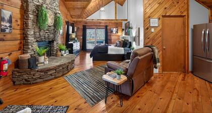 Hot Tub Location Cozy Studio Log Cabin Fireplace