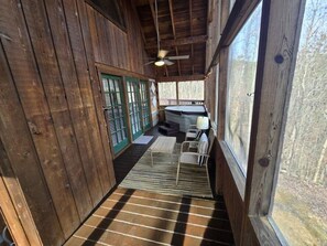 House | 1 bedroom, Internet - Hot Tub Arcade Fireplace Honeymoon Hiking Fun (Sevierville)