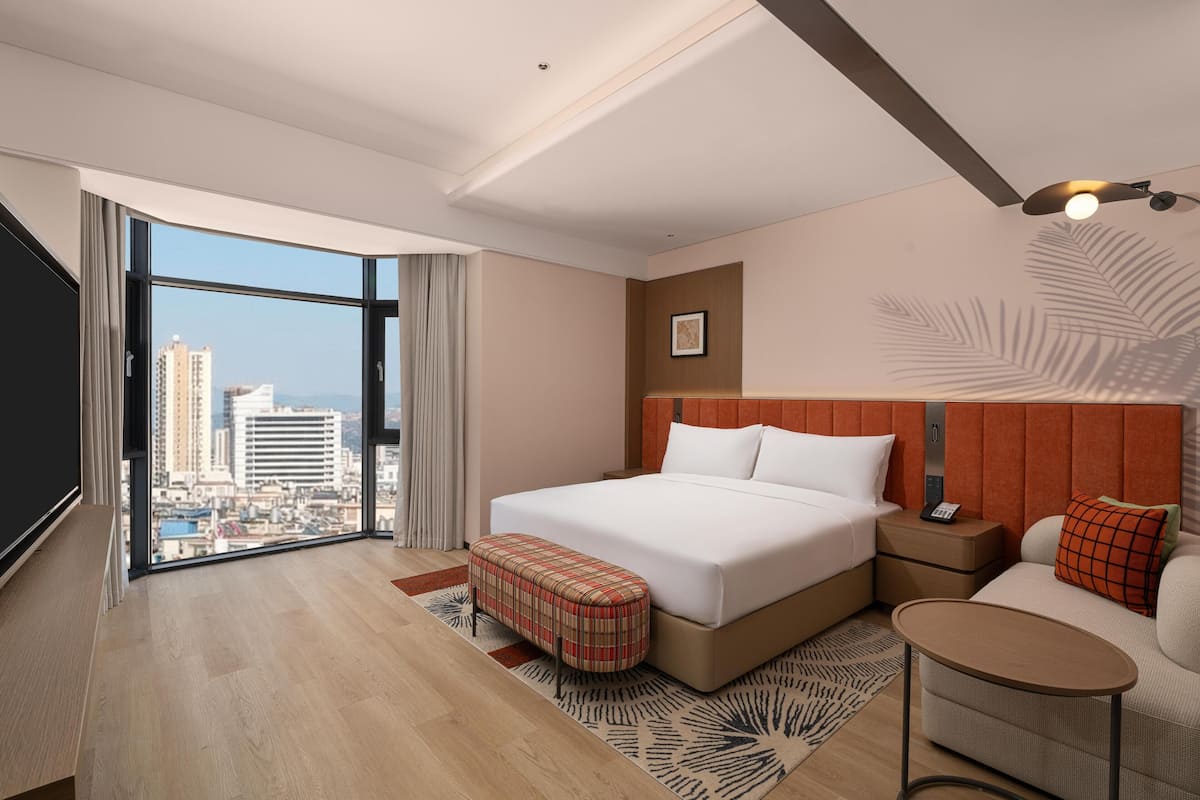 Premium Room, 1 King Bed with Sofa bed | Living area