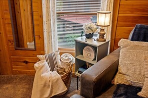 Suite - Hot Tub View Pool Table Fireplace Honeymoon (Sevierville)