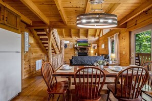 Suite - Nice View Log Cabin Fireplace Hot Tub Pool Table (Sevierville)