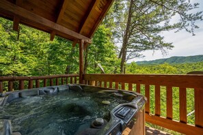 House | 2 bedrooms, Internet - Nice View Log Cabin Fireplace Hot Tub Pool Table (Sevierville)