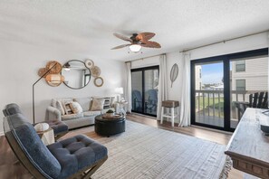 Room - Cotton Bayou Condo Boat Slip Water Views 2 Beddrooms (Orange Beach)