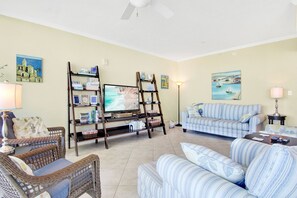 House - Sanibel 306- Pool Beach Floor-2-ceiling Windows (Gulf Shores)