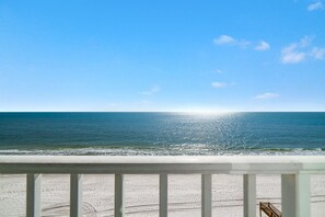 House - Edgewater 82- Floor to Ceiling Glass Doors 2 Bedrooms low Density Complex (Gulf Shores)