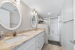 2 bedrooms, Internet - Edgewater 82- Floor to Ceiling Glass Doors 2 Bedrooms low Density Complex (Gulf Shores)