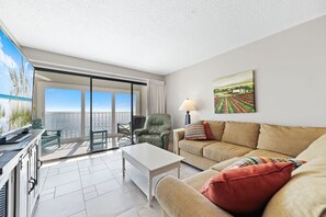 House - Edgewater 82- Floor to Ceiling Glass Doors 2 Bedrooms low Density Complex (Gulf Shores)