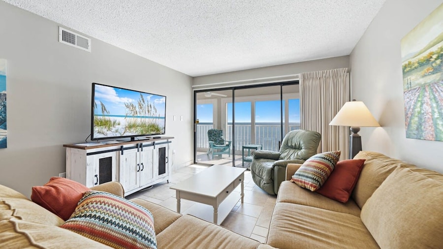 Edgewater 82- Floor to Ceiling Glass Doors 2 Bedrooms low Density Complex