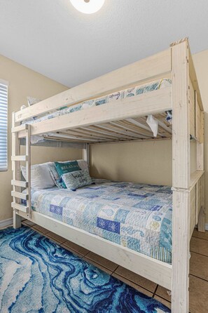 Apartment - Sunrise Village 215- 2BR 1BA Gulf Front Sleep 6 (Gulf Shores)