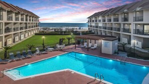 A hotel with a pool, beach view, and multiple balconies. - Gulfside Townhome 32 Two Bedrooms 2 5 Baths Townhouse w Pool (Gulf Shores)