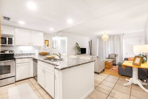 Apartment - Sugar Beach153- 4 Pools Two Bedrooms 2 Baths Beach-side (Orange Beach)