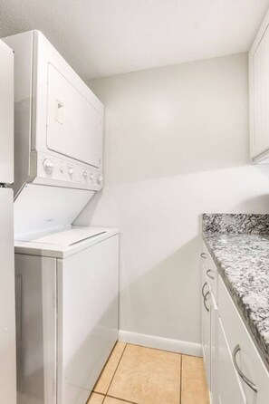 Apartment - Sugar Beach153- 4 Pools Two Bedrooms 2 Baths Beach-side (Orange Beach)