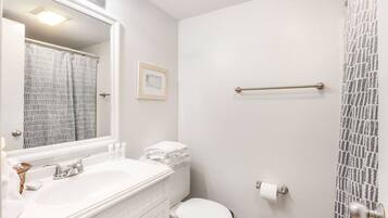 Apartment | Bathroom