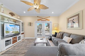 House - Blue Lagoon Beach House (Gulf Shores)