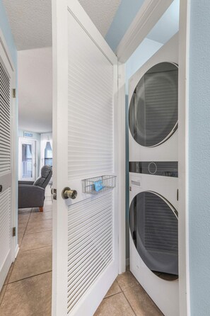 Apartment - Sandpiper 1C- Stylish Gulf-side Affordable (Gulf Shores)