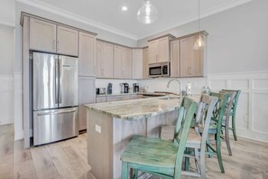 House - Porpoise-full Life Spacious 4 Bedroom Beach Home With Pool (Gulf Shores)