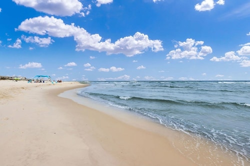 Porpoise-full Life Spacious 4 Bedroom Beach Home With Pool