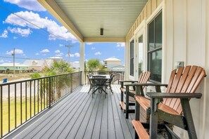 House - Porpoise-full Life Spacious 4 Bedroom Beach Home With Pool (Gulf Shores)