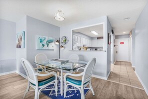 House | 2 bedrooms, Internet - Sea Oats 102c- Beach View Pool 25 Steps to Beach (Gulf Shores)