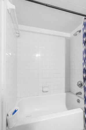 House | 2 bedrooms, Internet - Sea Oats 102c- Beach View Pool 25 Steps to Beach (Gulf Shores)