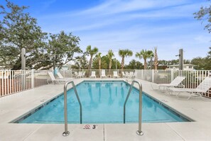 House - Sweet Mama s 4 Bedrooms 4 Baths Cottage Beach Access Pool Sleeps 12 (Gulf Shores)