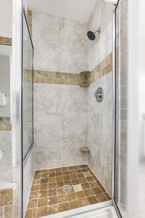 3 bedrooms, Internet - Grand Pointe 411 3 Bedrooms 3 and a Half Baths Direct Beach Front (Orange Beach)