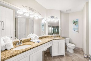 3 bedrooms, Internet - Grand Pointe 411 3 Bedrooms 3 and a Half Baths Direct Beach Front (Orange Beach)