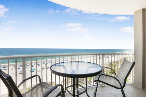 Tradewinds 602- Beachfront Heated Indoor Pool Sleeps 6