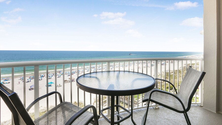 Tradewinds 602- Beachfront Heated Indoor Pool Sleeps 6