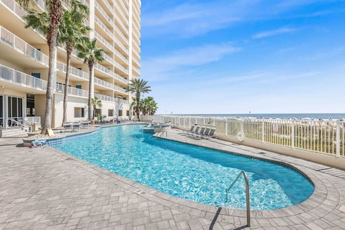 Admirals Quarters 1402- Beachfront 3 Bedrooms 3 Baths Sleeps 8