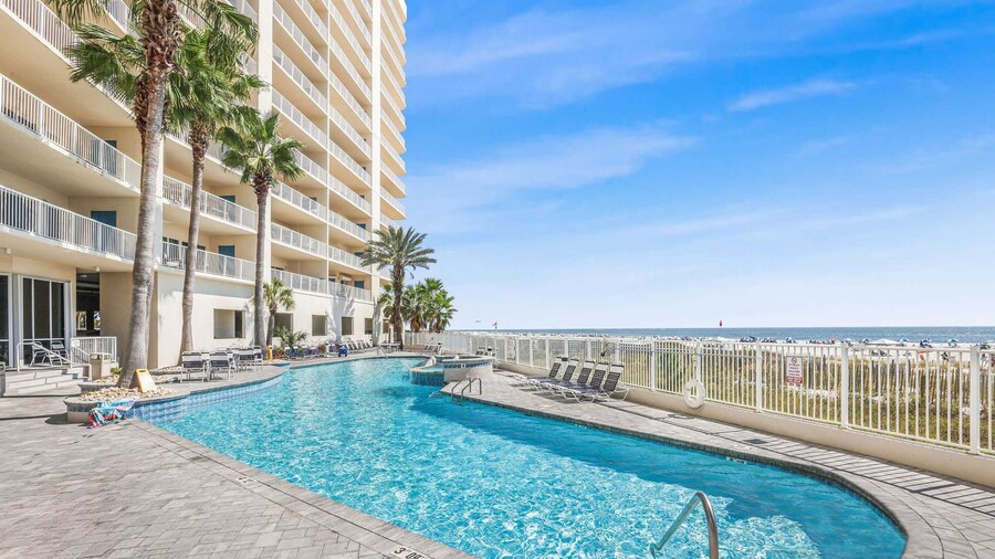 Admirals Quarters 1402- Beachfront 3 Bedrooms 3 Baths Sleeps 8
