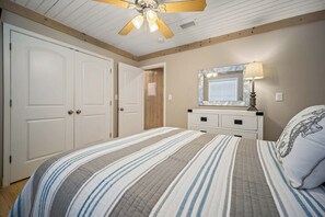 House - Beach Happy Beach House 3 2 2-blocks to Beach (Gulf Shores)