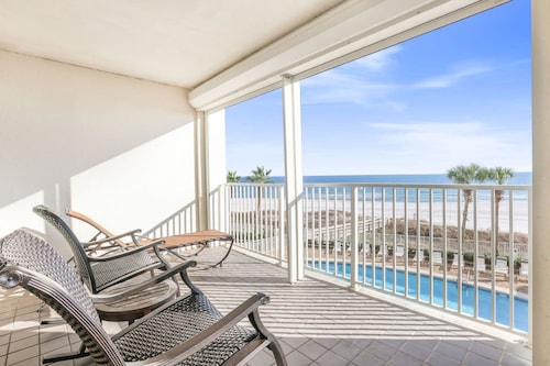 Windward Pointe 305 3rd Floor Beachfront Pool