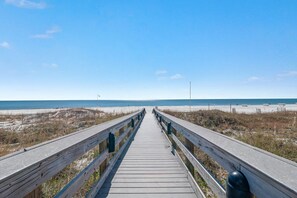 3 bedrooms, Internet - Windward Pointe 1104 Free Chair and Umbrella Rental 3 Bedrooms Sleeps 10 (Orange Beach)