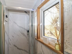 Shower - Salthaven Shepherds Hut (Pevensey)