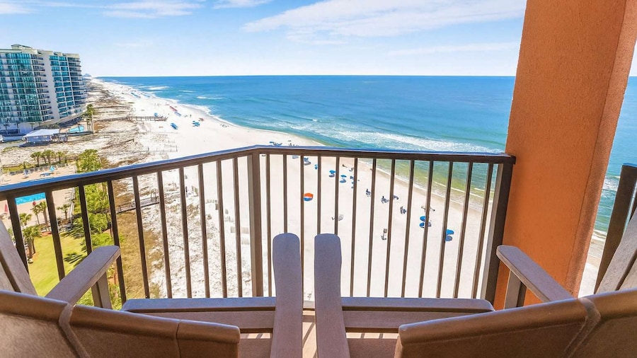 Broadmoor Beachfront Views From Every Room 3 Beds