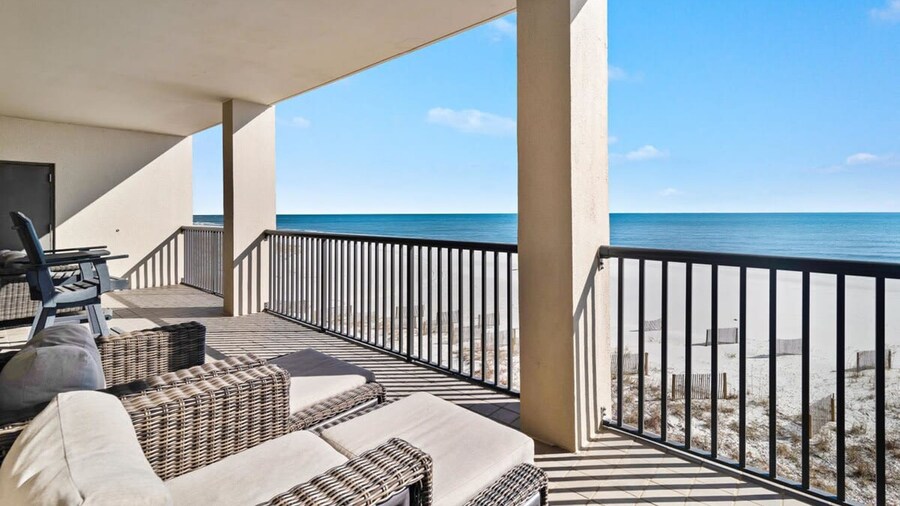 Palms 304 Beachfront 3BR 3BA Corner Condo