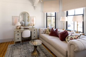 House - The Royce - Two Luxury Family Homes in Downtown Newport (Newport)