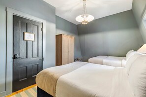 Room - Harborview Suite Harbor Views Timeless Luxury (Newport)