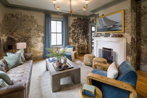 Apartment - The Whale Suite Historic Coastal Luxury Newport (Newport)